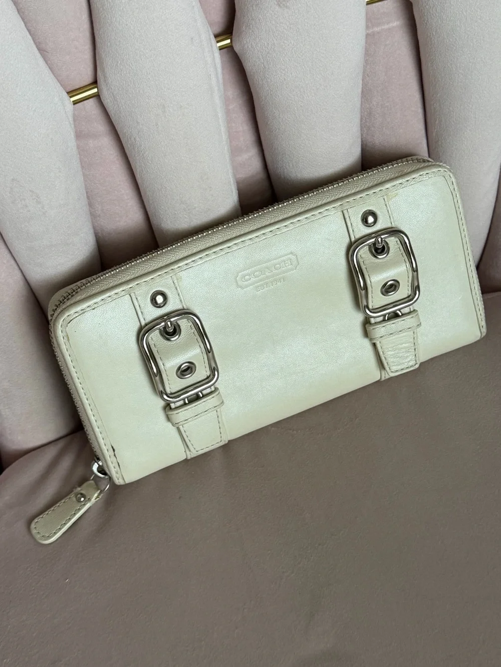 COACH 🤍 SoHo Zoe Cream Leather Zip Around Wallet